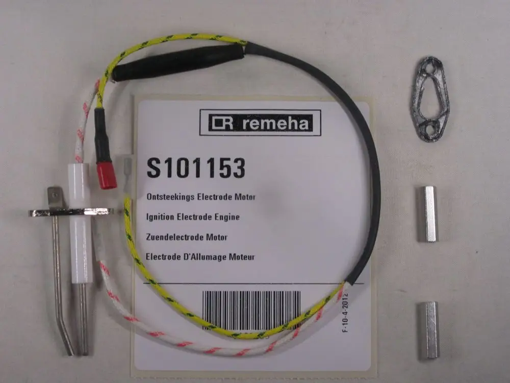 Zündelectrode von Remeha, bestehend aus einer Metallelektrode mit Anschlusskabel, einem Abstandshalter und zwei kleinen Metallstücken, auf einem beschrifteten Träger.